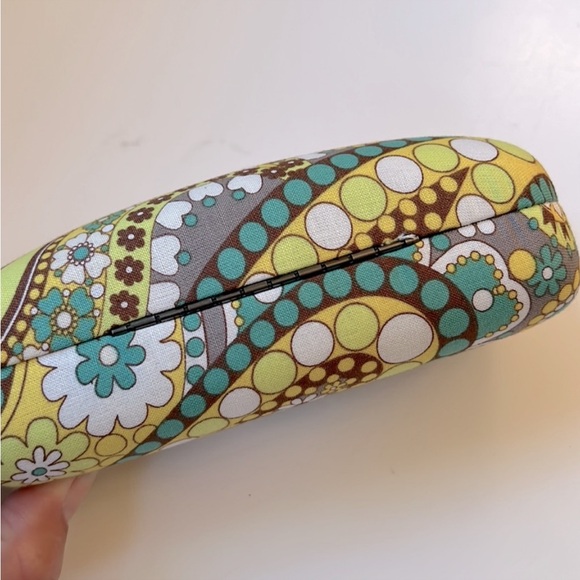 NWNT- 🍋 Vera Bradley Lemon Parfait Eloise Kiss Clasp Purse and case. - Picture 12 of 12